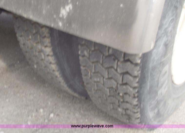 image for item C5705 2001 Sterling A9500 semi truck