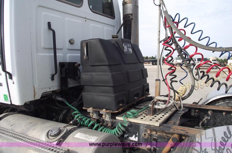 image for item C5705 2001 Sterling A9500 semi truck