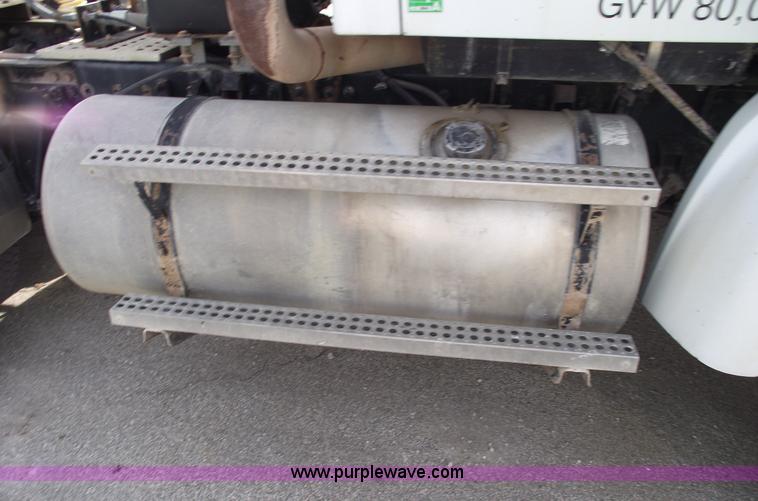 image for item C5705 2001 Sterling A9500 semi truck