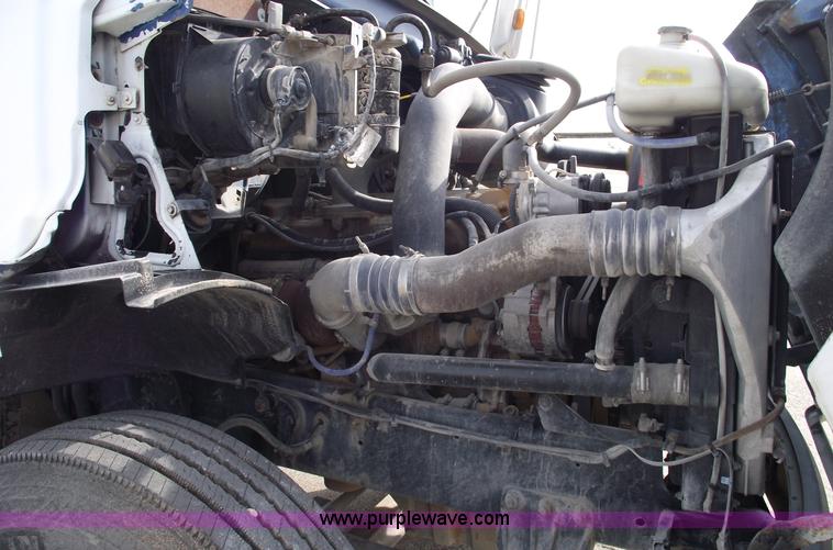 image for item C5705 2001 Sterling A9500 semi truck