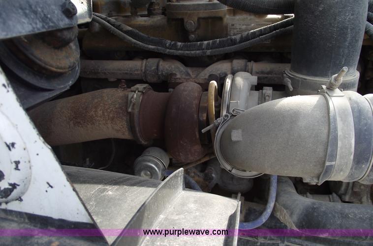 image for item C5705 2001 Sterling A9500 semi truck