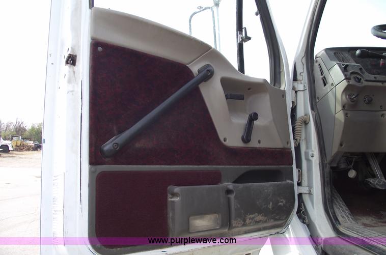 image for item C5705 2001 Sterling A9500 semi truck