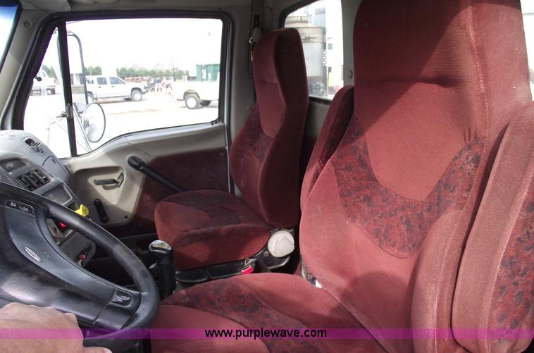 image for item C5705 2001 Sterling A9500 semi truck