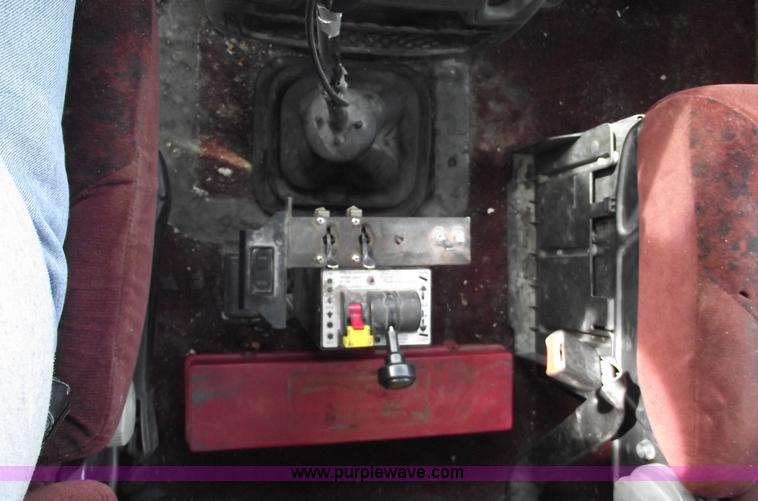 image for item C5705 2001 Sterling A9500 semi truck