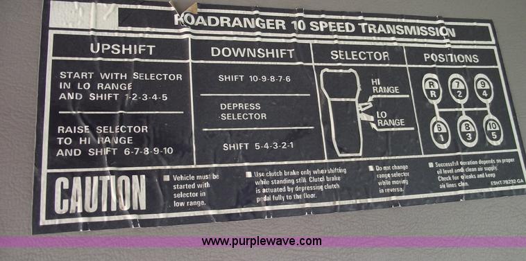 image for item C5705 2001 Sterling A9500 semi truck