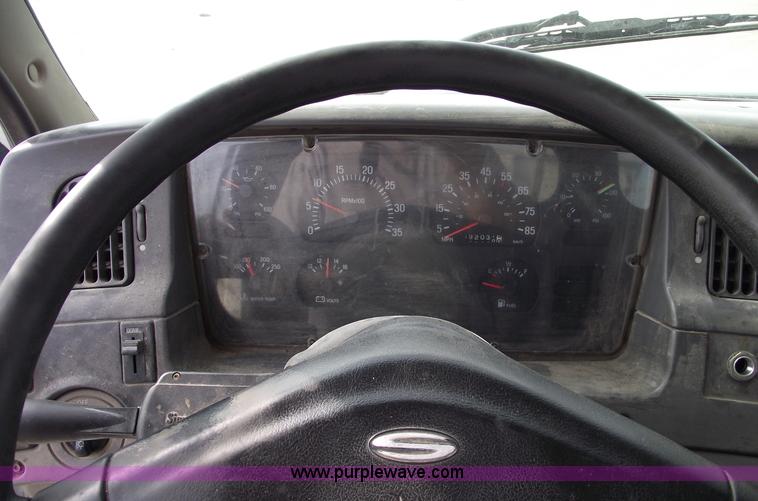 image for item C5705 2001 Sterling A9500 semi truck