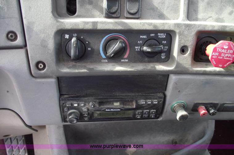 image for item C5705 2001 Sterling A9500 semi truck