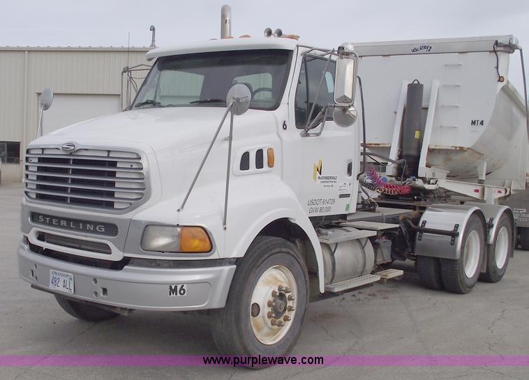 image for item C5707 2001 Sterling A9500 semi truck