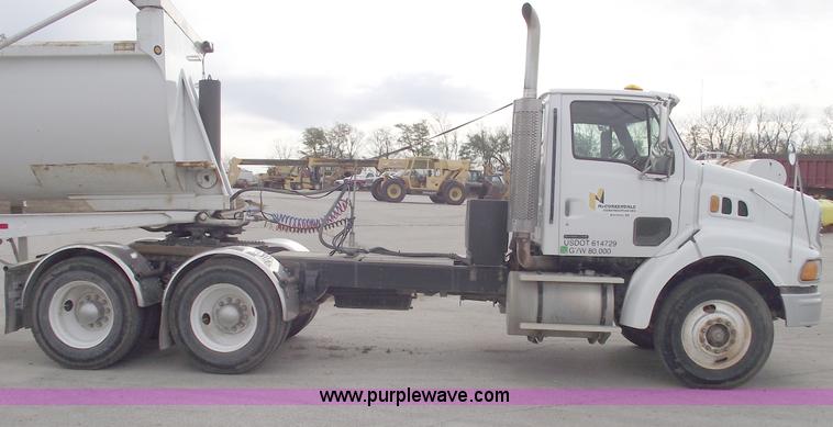 image for item C5707 2001 Sterling A9500 semi truck