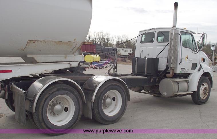 image for item C5707 2001 Sterling A9500 semi truck