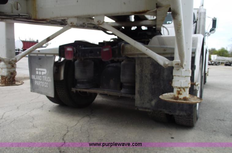 image for item C5707 2001 Sterling A9500 semi truck