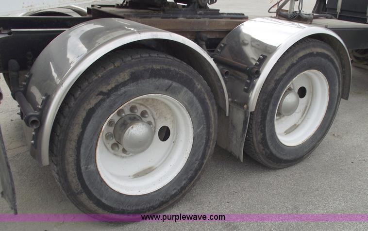 image for item C5707 2001 Sterling A9500 semi truck