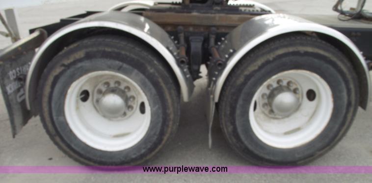 image for item C5707 2001 Sterling A9500 semi truck