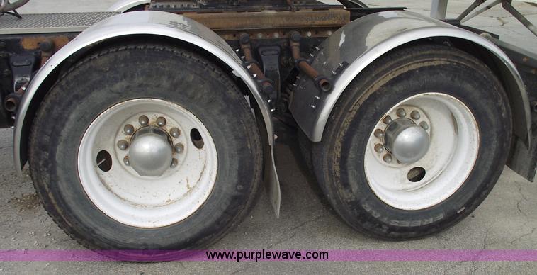 image for item C5707 2001 Sterling A9500 semi truck