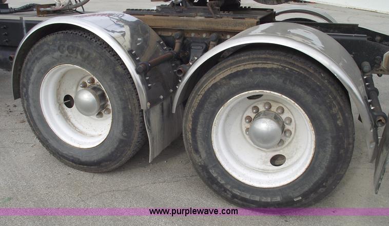 image for item C5707 2001 Sterling A9500 semi truck