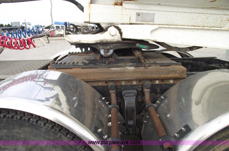 image for item C5707 2001 Sterling A9500 semi truck