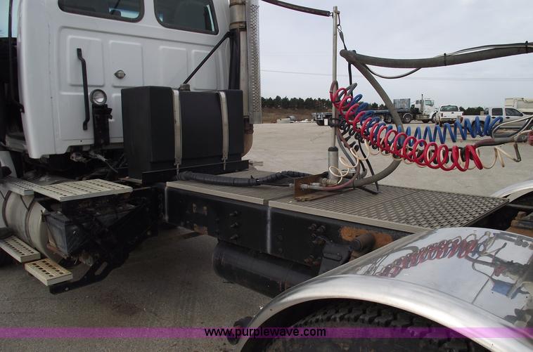 image for item C5707 2001 Sterling A9500 semi truck