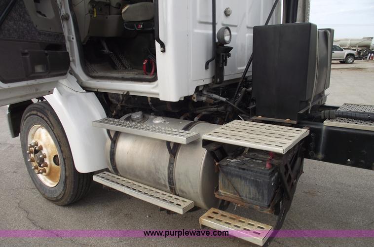 image for item C5707 2001 Sterling A9500 semi truck