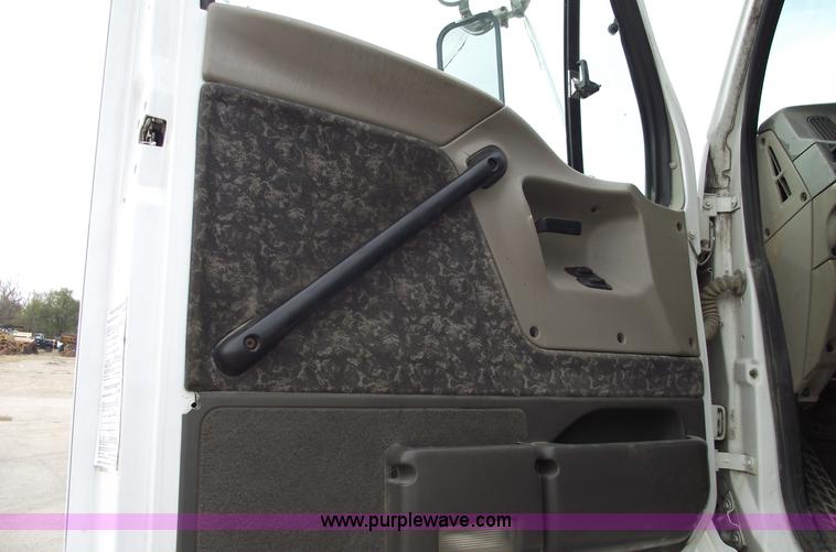 image for item C5707 2001 Sterling A9500 semi truck