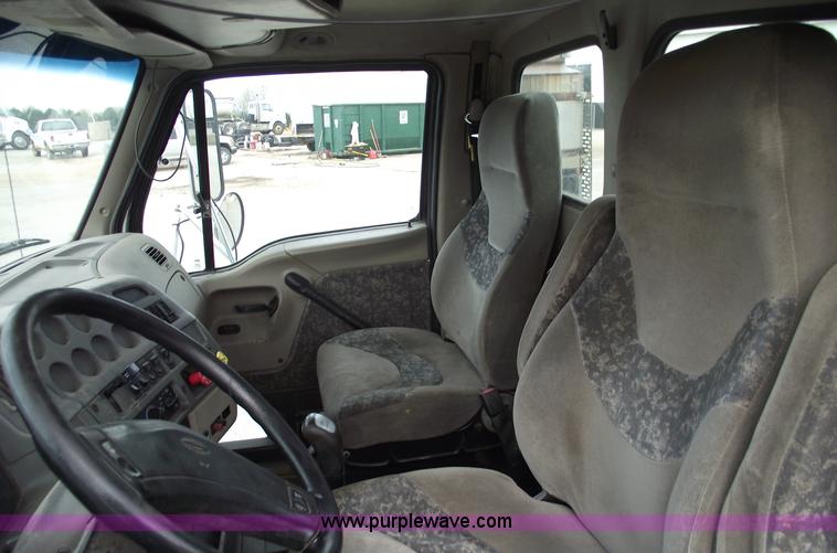 image for item C5707 2001 Sterling A9500 semi truck