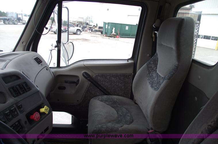 image for item C5707 2001 Sterling A9500 semi truck