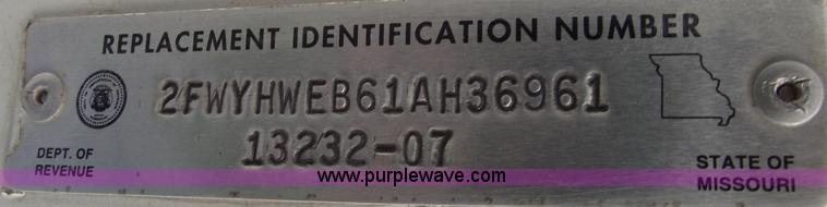 image for item C5707 2001 Sterling A9500 semi truck