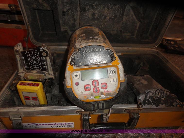 image for item G9203 Leica 700 laser light aligner with case