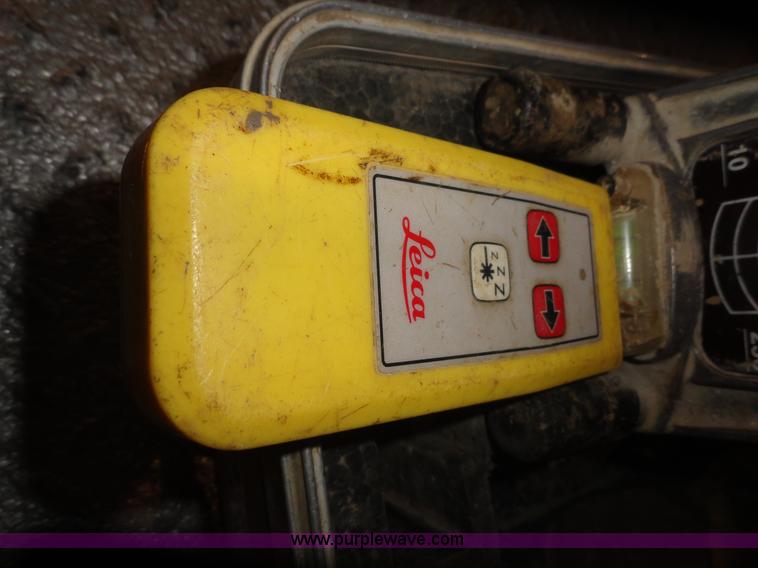 image for item G9203 Leica 700 laser light aligner with case