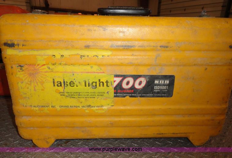 image for item G9203 Leica 700 laser light aligner with case