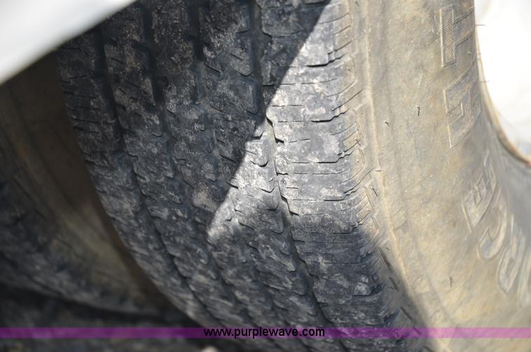 image for item 6042 2004 Ford F350 service truck