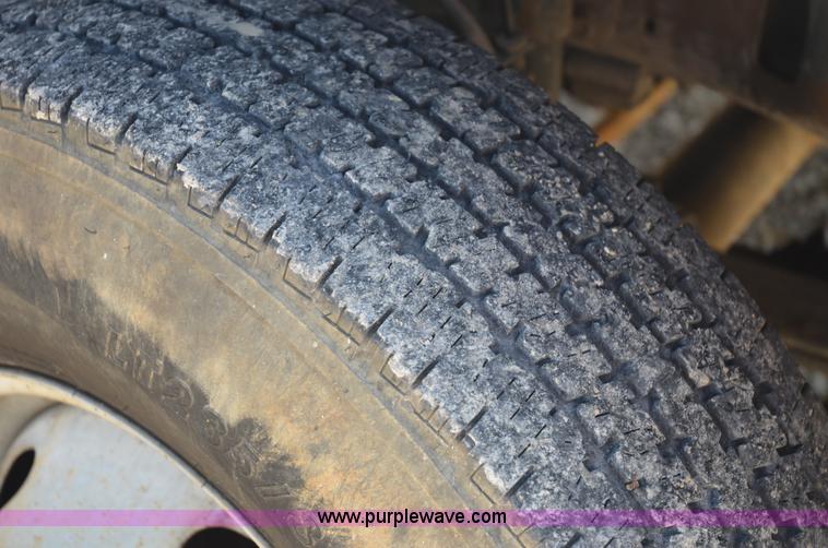 image for item 6042 2004 Ford F350 service truck