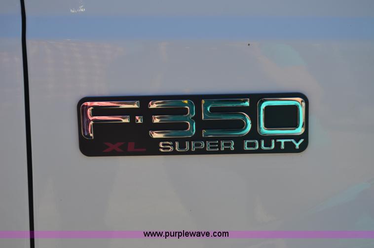 image for item 6042 2004 Ford F350 service truck