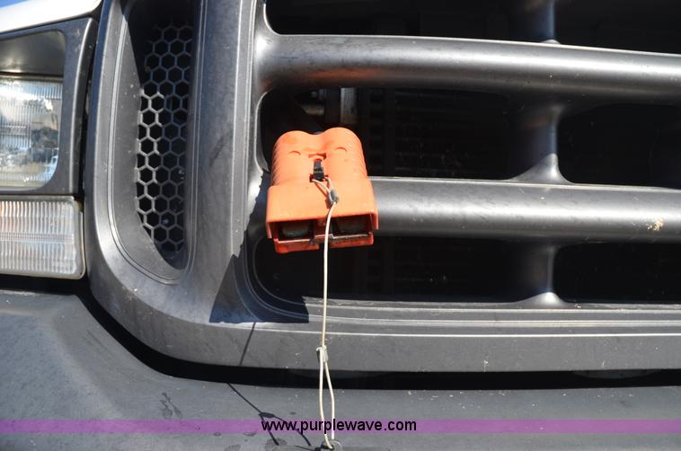 image for item 6042 2004 Ford F350 service truck