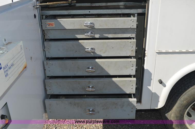 image for item 6042 2004 Ford F350 service truck