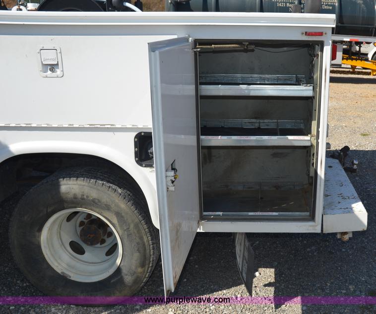 image for item 6042 2004 Ford F350 service truck