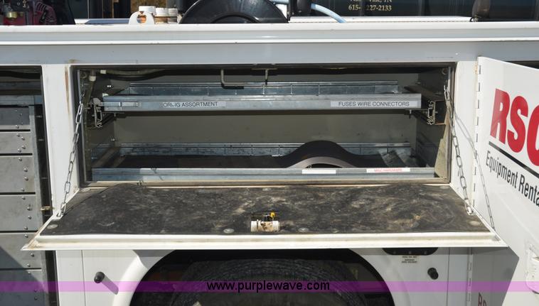 image for item 6042 2004 Ford F350 service truck