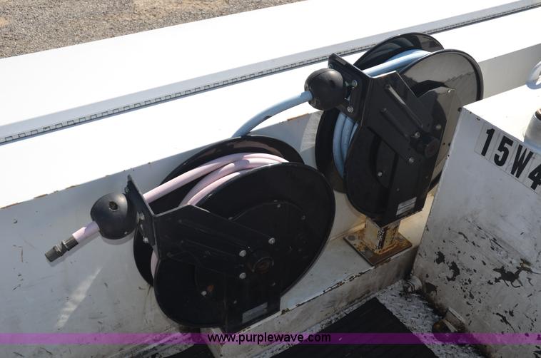 image for item 6042 2004 Ford F350 service truck