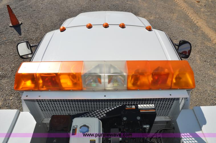 image for item 6042 2004 Ford F350 service truck