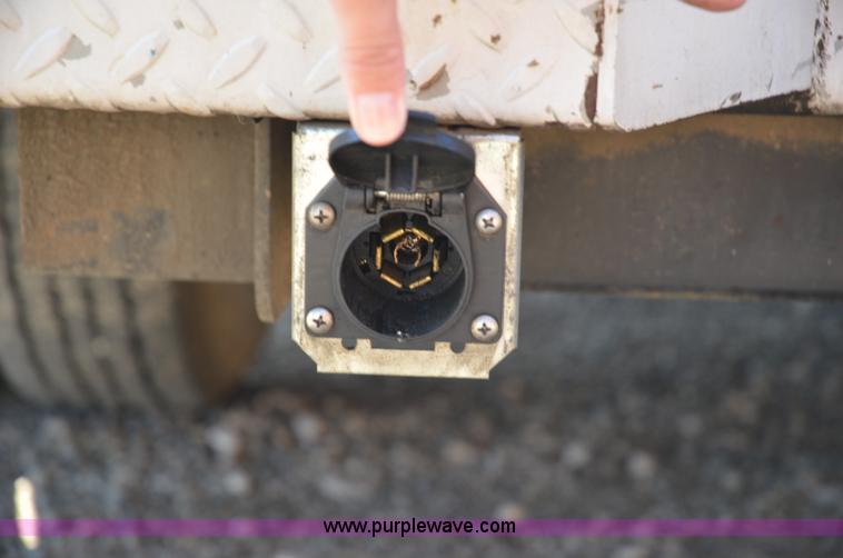 image for item 6042 2004 Ford F350 service truck