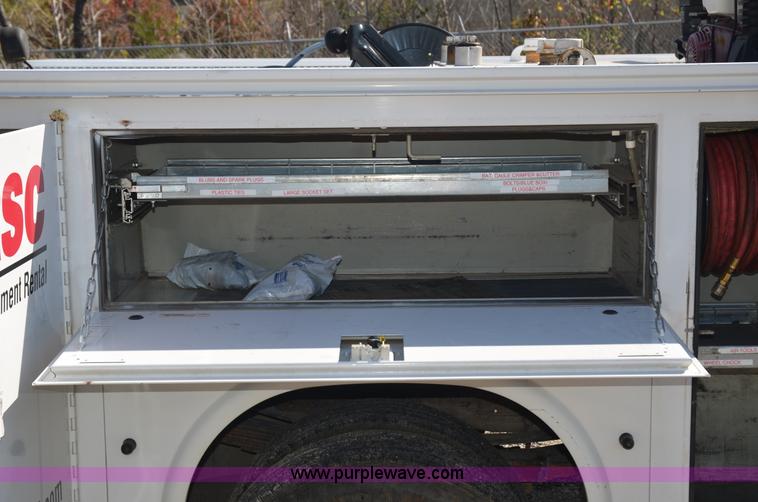 image for item 6042 2004 Ford F350 service truck