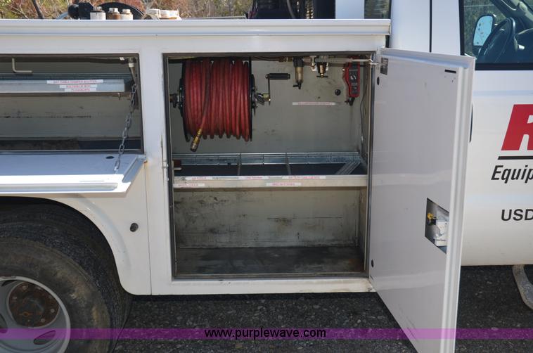 image for item 6042 2004 Ford F350 service truck