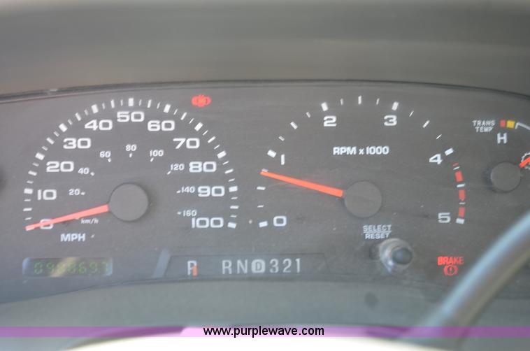 image for item 6042 2004 Ford F350 service truck