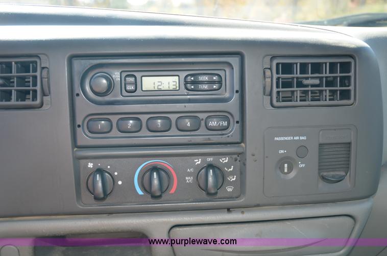 image for item 6042 2004 Ford F350 service truck