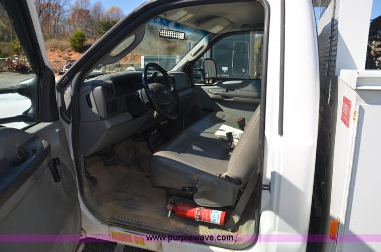 image for item 6042 2004 Ford F350 service truck