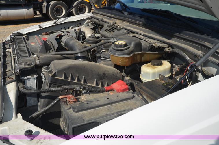 image for item 6042 2004 Ford F350 service truck