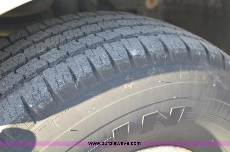 image for item 6043 2004 Ford F350 service truck