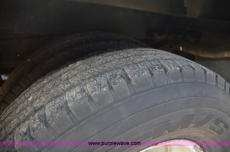 image for item 6043 2004 Ford F350 service truck