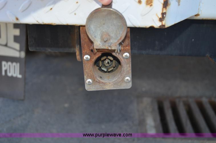 image for item 6043 2004 Ford F350 service truck