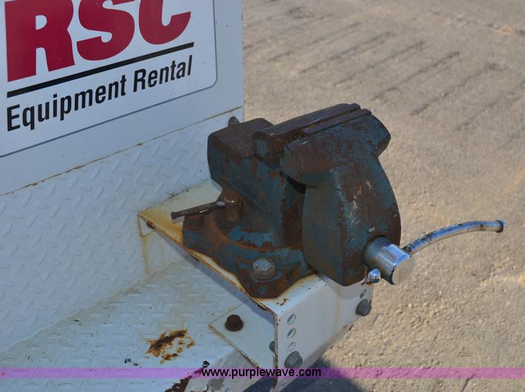 image for item 6043 2004 Ford F350 service truck