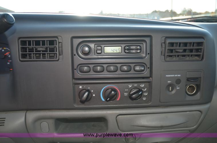 image for item 6043 2004 Ford F350 service truck